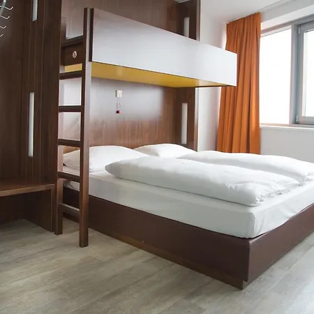 7 Days Premium Linz-ansfelden 2* Ansfelden